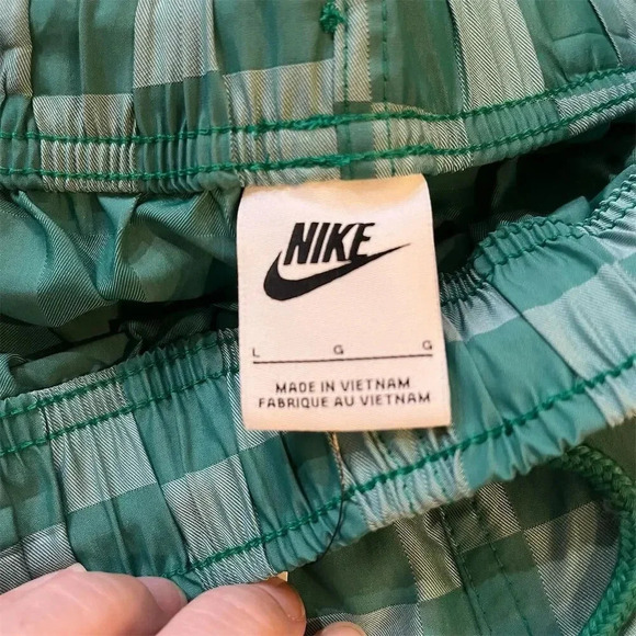 Nike Men's Green Checkered Swim Trunks Size L Casual - Picture 4 of 6